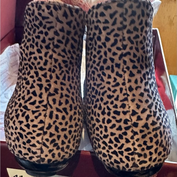 Beautiful Feet - Picture 2 of 4